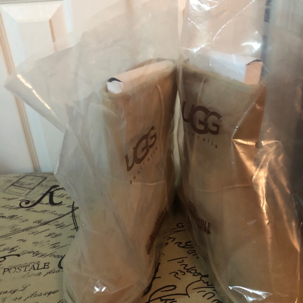 Ugg Boots size 8 khaki/tan